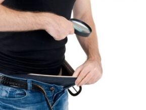 Ένας άντρας ανησυχεί για το μέγεθος του πέους του